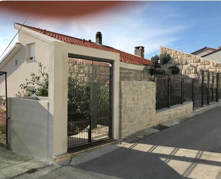 Romantic Stone- Studio Apartman オミシュ エクステリア 写真