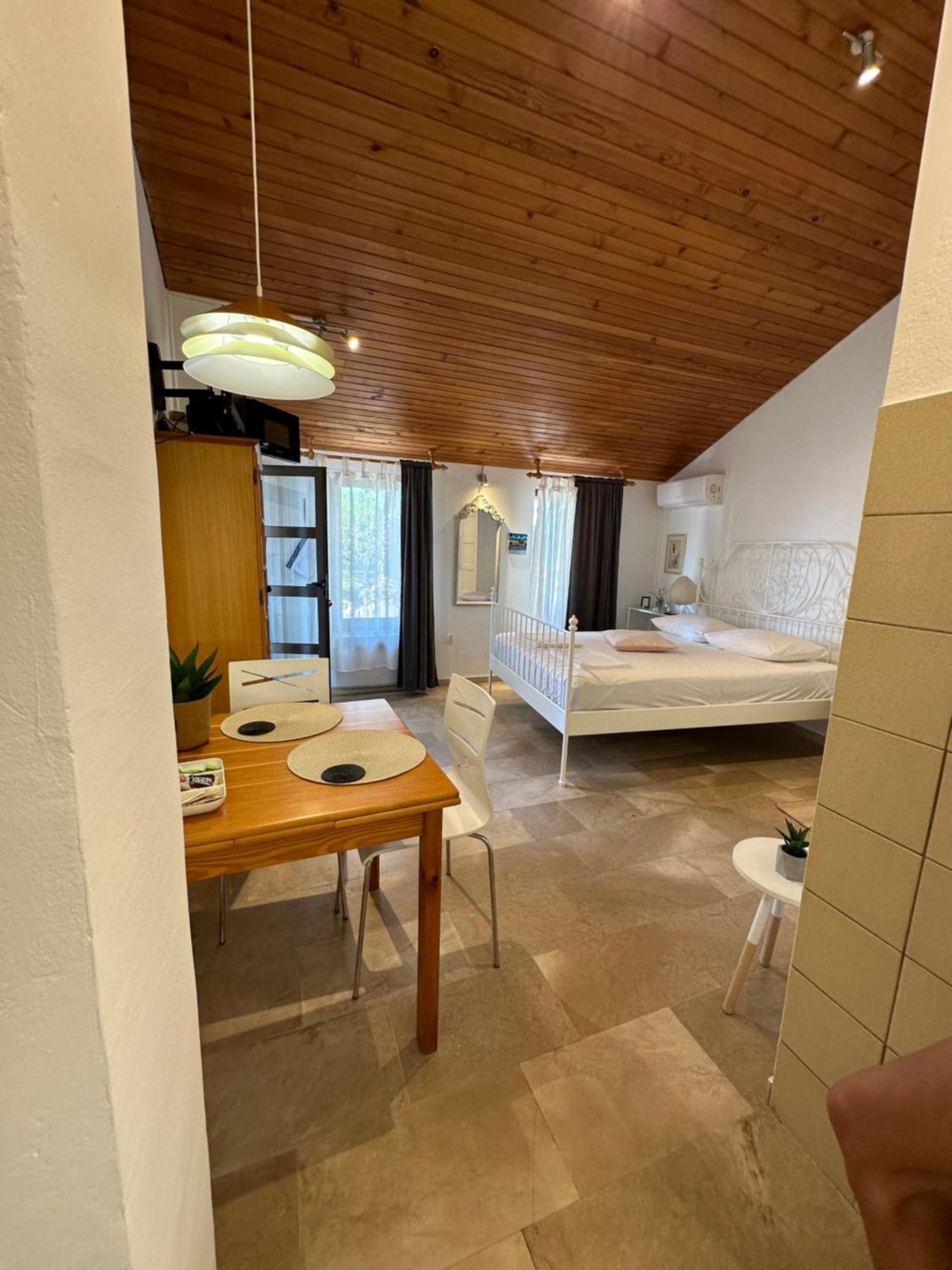 Romantic Stone- Studio Apartman オミシュ エクステリア 写真