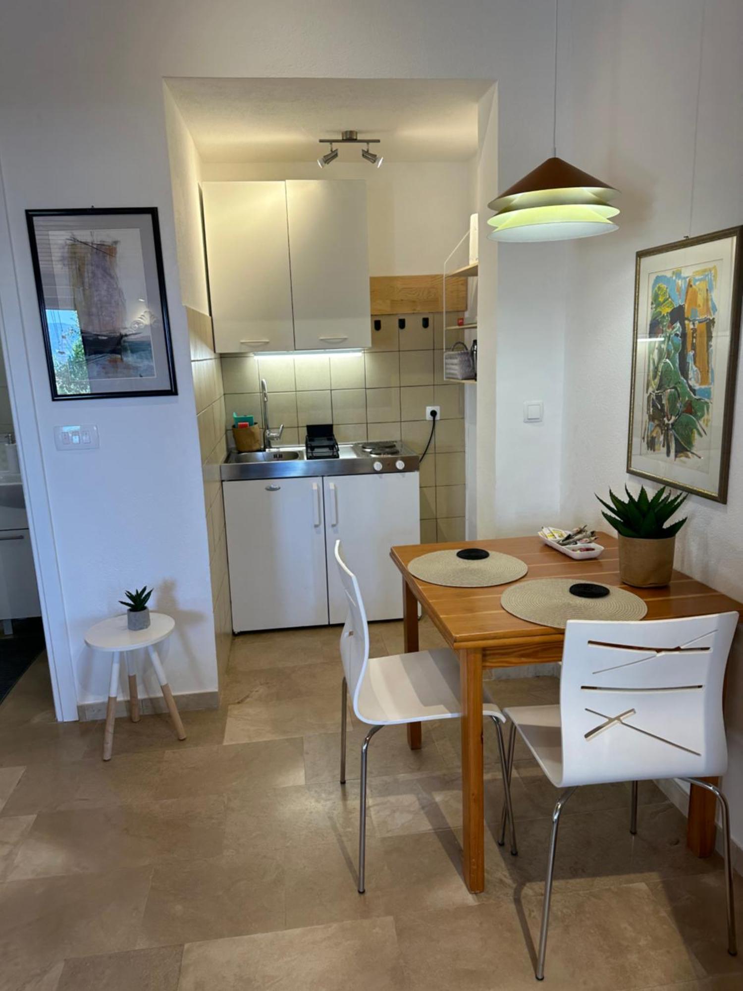 Romantic Stone- Studio Apartman オミシュ エクステリア 写真